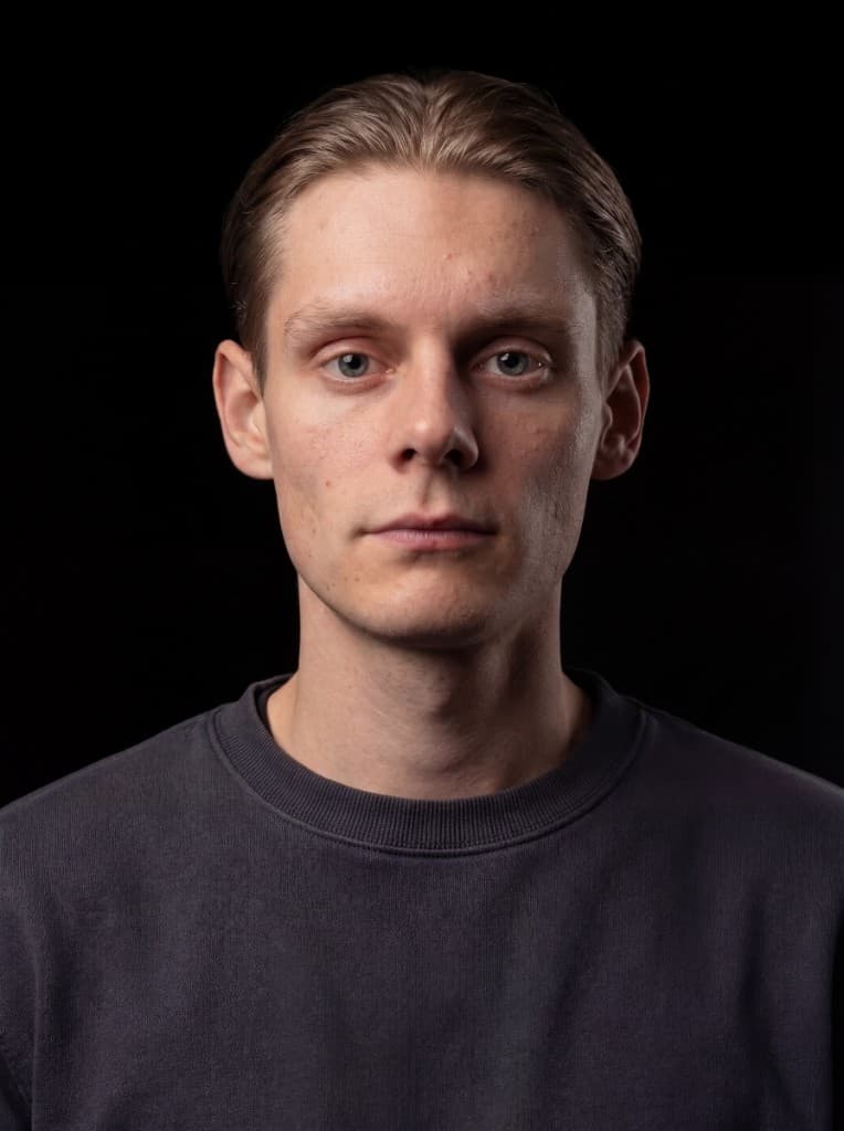 Dominik Scherwinsky. KI-generiertes Porträt, keine Fotografie.